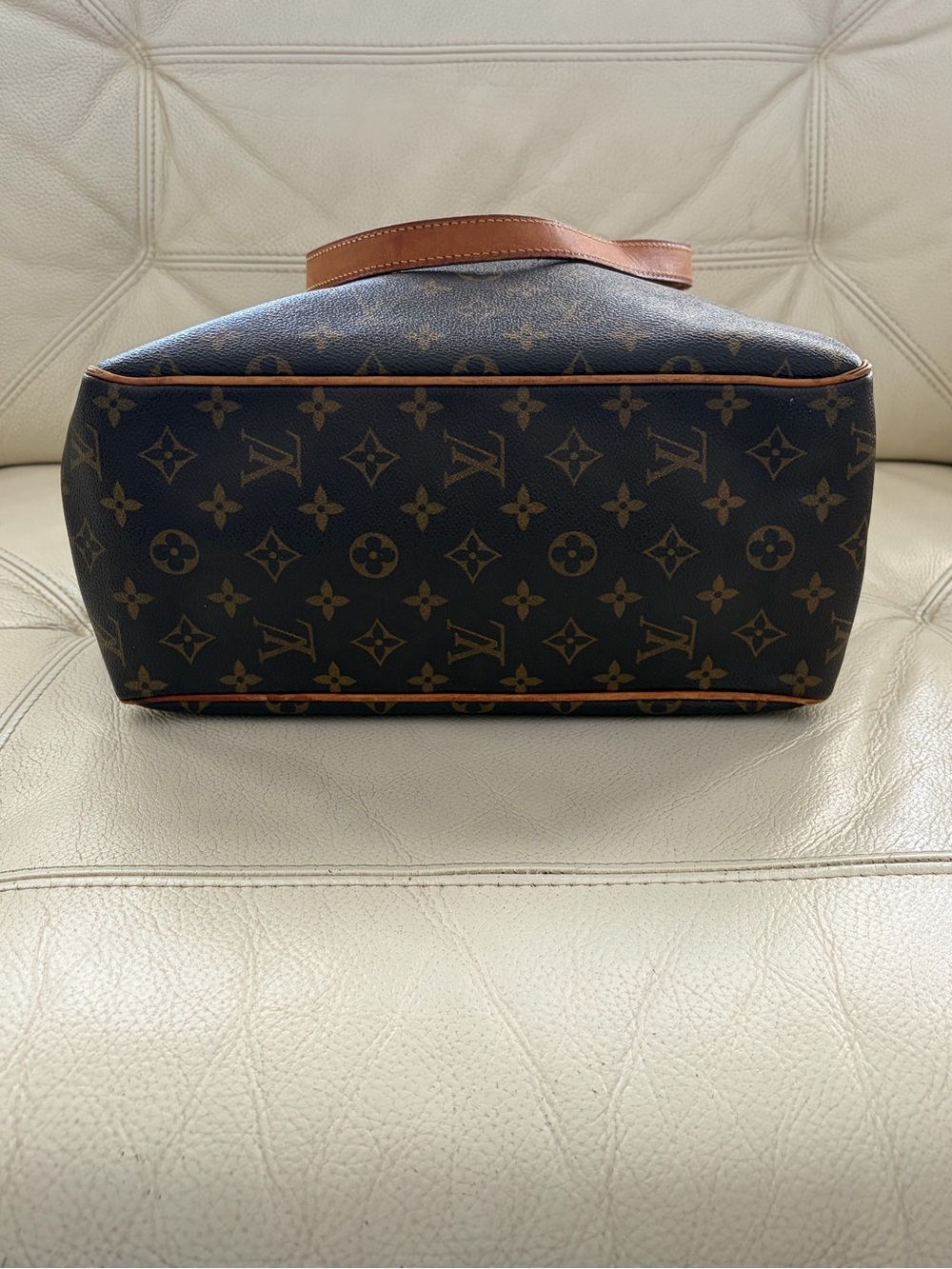 Louis Vuitton Batignolles
Vertical - Picture 5 of 14